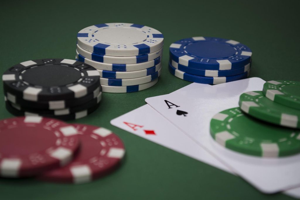 Nel blackjack live devi decidere mentre il dealer aspetta
