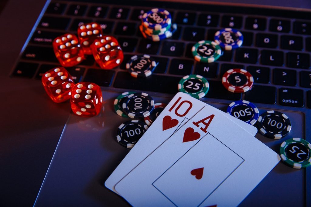 Pre-flop: la prima decisione arriva con sole due carte